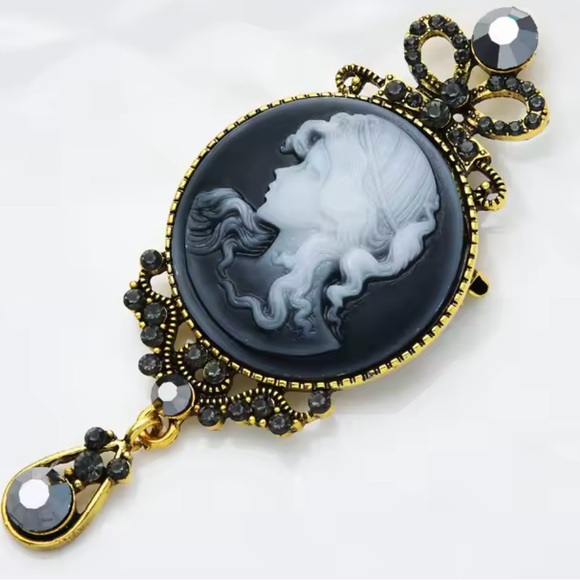Royal Style White Dusty Blue Dark Indigo Stones Crystal Brass Cameo Brooch Pin
